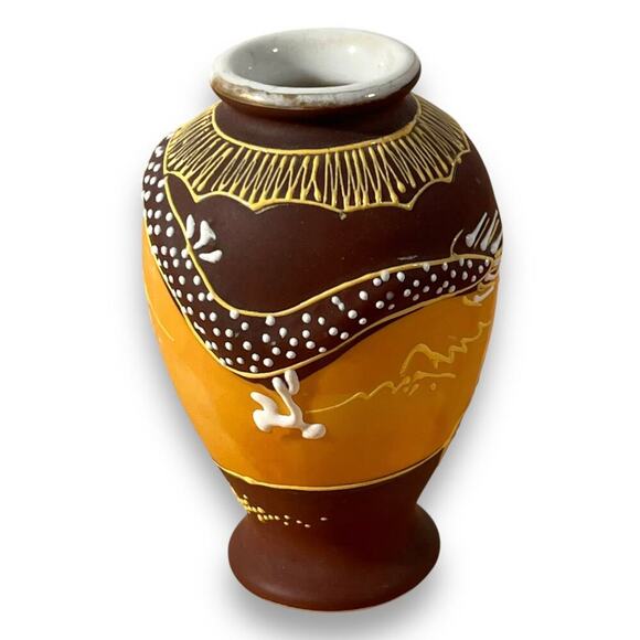 Vintage Geisha Girl Satsuma Moriage mini bud vase - Picture 5 of 6